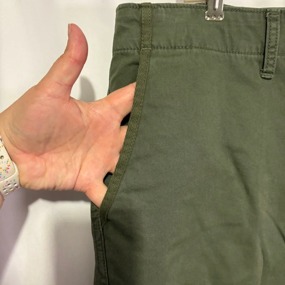 Old Navy Ultimate Chino Shorts Mens 44 Olive Green Flat Front Stretch Cotton New